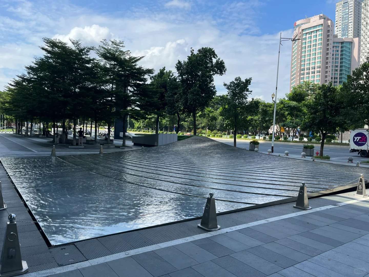 波光摇曳水池间丨梦幻之影映碧天